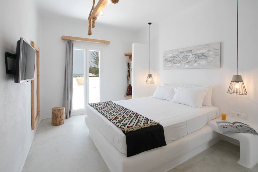 Νάξος: Το ξενοδοχείο που θα σας προσφέρει μια αξέχαστη εμπειρία διαμονής σε λίγα μόλις μέτρα από την δημοφιλή παραλία Καστράκι