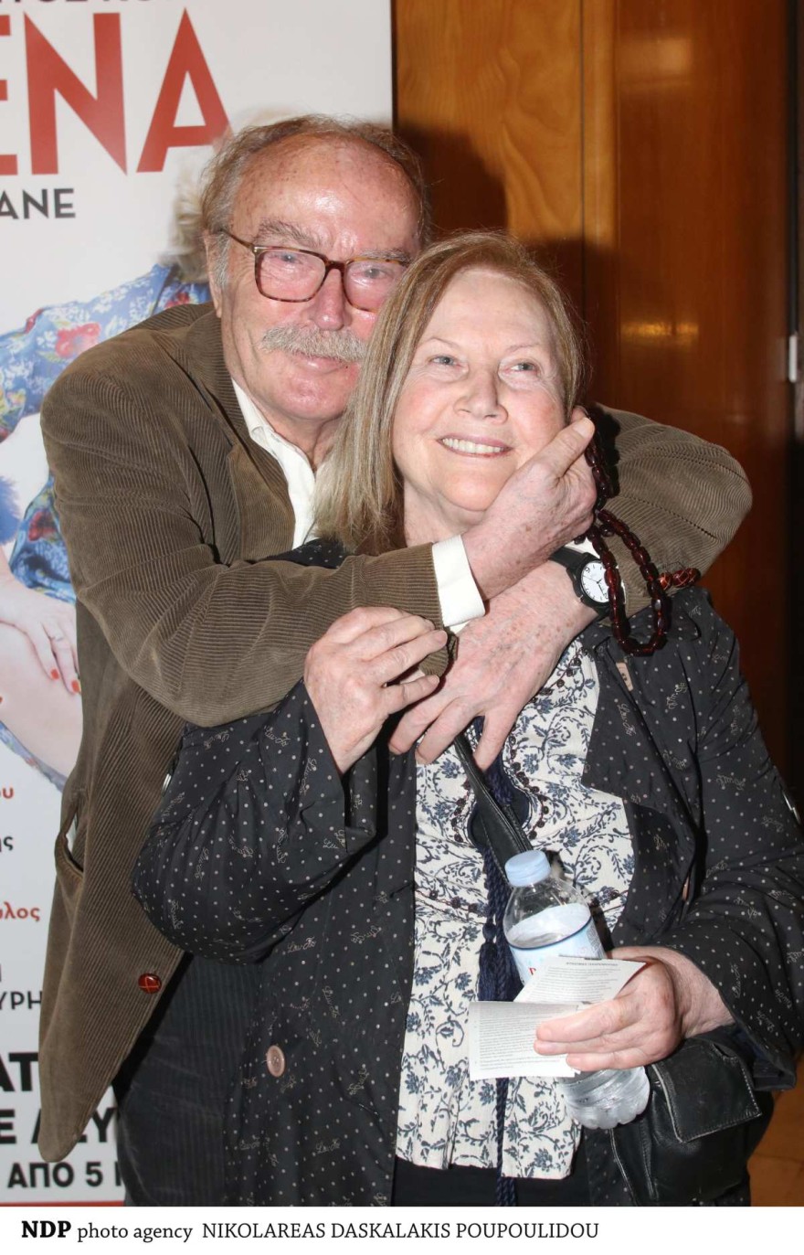 Ντίνος Καρύδης: Σπάνια φωτογραφία από τον γάμο του το 1969 - Η γυναίκα του και γνωστή ηθοποιός στο κομψό νυφικό της