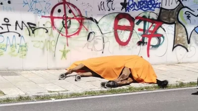 Σάλος στην Κέρκυρα: «Η Σταχτοπούτα πέθανε» - Οι φωτογραφίες με το νεκρό άλογο που κάνουν τον γύρο του διαδικτύου