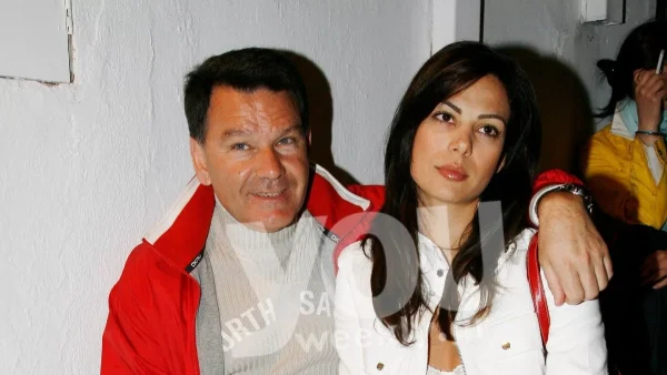 Ολόκληρη γυναίκα η κόρη της Βατίδου & του Κούγια, Μάιρα - Μελαχρινή με σγουρά μαλλιά και ψηλά πέδιλα