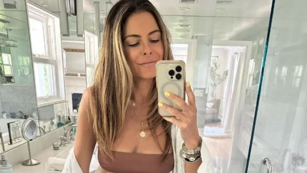 Μαρίας Μενούνος: Πόζαρε με μαγιό και έδειξε τα σημάδια από την εγχείρηση για την αφαίρεση όγκου