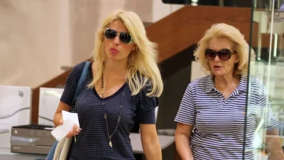 Φωτιά στην Κάρυστο: Συγκλονιστικές στιγμές για την Ελένη Μενεγάκη, τη μητέρα και το σπίτι της