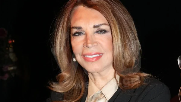 Ξεκίνησε τις διακοπές της από την Κίμωλο - Η φωτογραφία της Μιμής Ντενίση με ολόσωμο εντυπωσιακό μαγιό