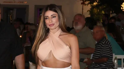 Μίνα Αρναούτη: Σπάνια εμφάνιση στη Μύκονο - Αποκλειστικές φωτογραφίες