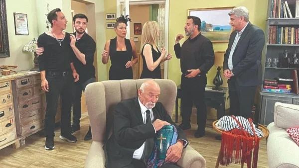 Μην αρχίζεις τη Μουρμούρα: Θρήνος στην κηδεία της Βούλας - Το "αντίο" του αγαπημένου της Μηνά