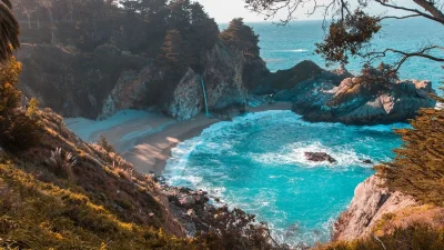 Είναι σαν παράδεισος: Η μαγευτική παραλία της Αττικής που λίγοι γνωρίζουν