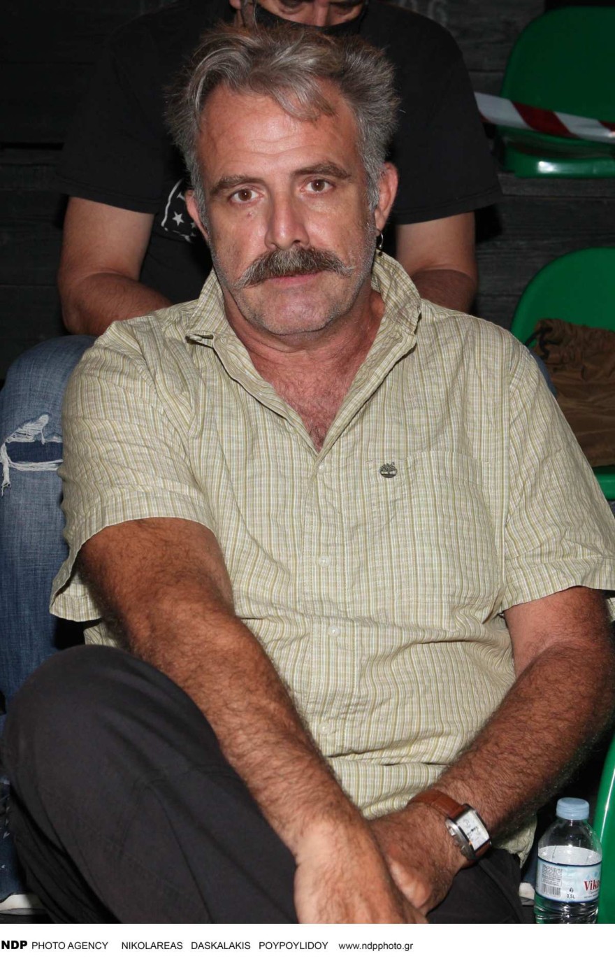 «Κρίμα!» - Θύελλα αντιδράσεων με φωτογραφία γνωστού Έλληνα ηθοποιού με γκάζακι μέσα στο δάσος