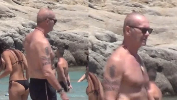 Γεροδεμένος και γραμμωμένος ο Πέτρος Κωστόπουλος στα 69 του - Οι βουτιές στην παραλία της Ψαρρούς στη Μύκονο