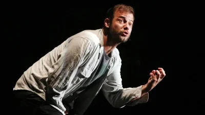 «Άντε μοσχάρια! Μην κάνετε τα παιδιά σαν τα μούτρα σας» - Έξαλλος ο Ορέστης Τζιόβας με περιστατικό σε γνωστή παραλία