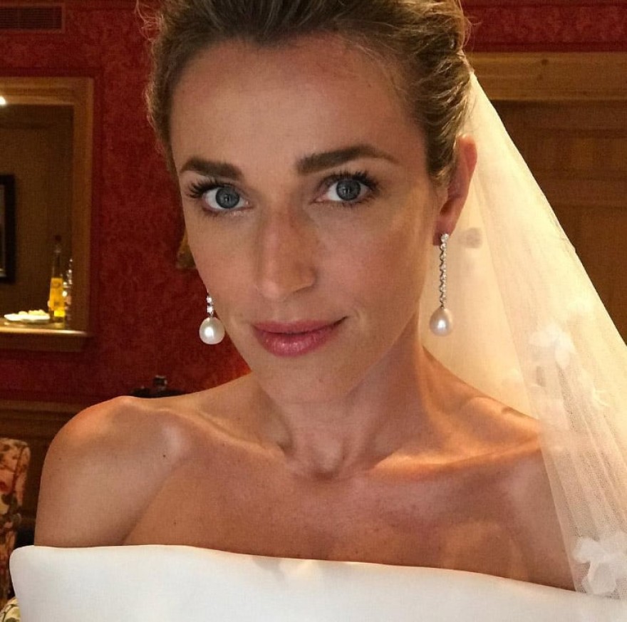 Ο αξέχαστος γάμος του Σάκη Ρουβά και της Κάτιας Ζυγούλη το 2017: Φωτογραφίες από το κομψό νυφικό και τα υπέροχα προσκλητήρια