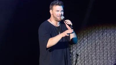 Ιωάννα Σαρρή: Τι φόρεσε στην συναυλία του Γιώργου Σαμπάνη στο Θέατρο Άλσος