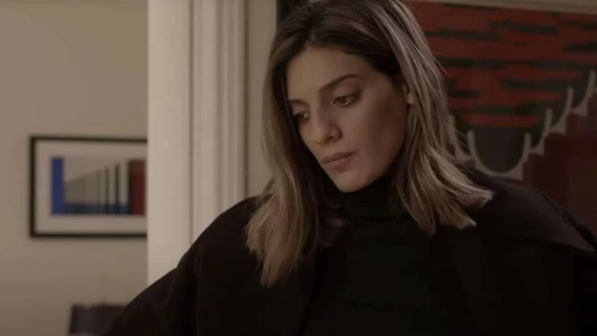 «Πέταξε» τα μαύρα του Σασμού - Με μικροσκοπικό πράσινο μπικίνι στη Μυτιλήνη η Χριστίνα Χειλά Φαμέλη