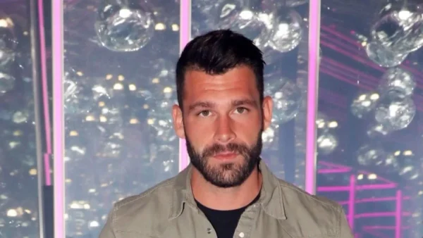 Αποκλειστικό: «Για τον Θεό! Ντροπή!» - Η απάντηση του Στάθη Σχίζα στο δημοσίευμα «θερμές αγκαλιές και παθιασμένα γλωσσόφιλα»