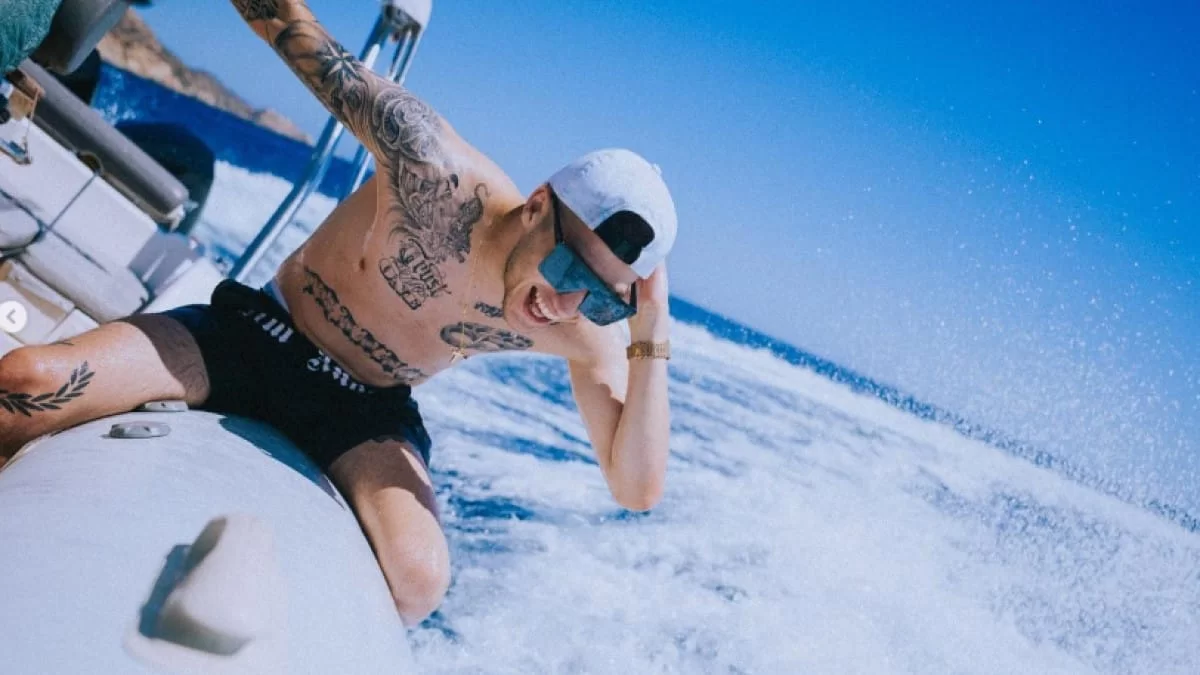 Μεγάλη ανησυχία για την υγεία του τράπερ Trannos - Η φωτογραφία στο κρεβάτι του νοσοκομείου