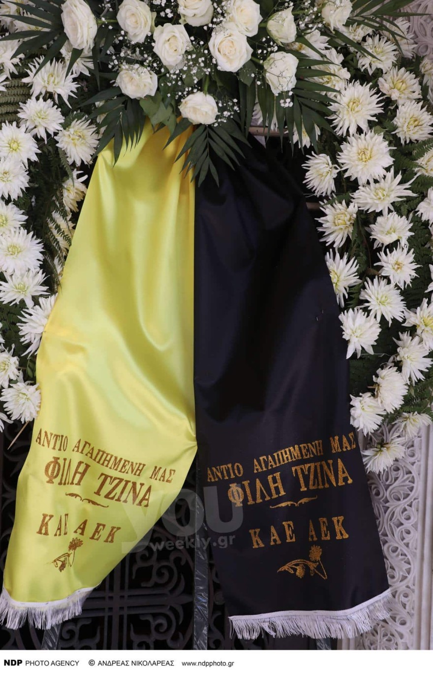 Κηδεία Τζίνα Ντρούλις στεφάνια