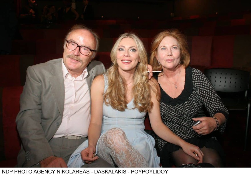 Ντίνος Καρύδης: Σπάνια φωτογραφία από τον γάμο του το 1969 - Η γυναίκα του και γνωστή ηθοποιός στο κομψό νυφικό της