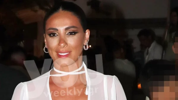 Με λευκή διαφάνεια στα σοκάκια της Μυκόνου - Η πρώτη επίσημη έξοδος της Βαλέριας Χοψονίδου με το σύντροφό της