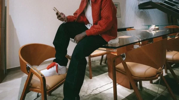 Στο ίδιο ξενοδοχείο μπροστά από τον ίδιο καθρέφτη - Φουντώνουν οι φήμες: Σε σχέση με μοντέλο του OnlyFans γνωστός ποδοσφαιριστής;