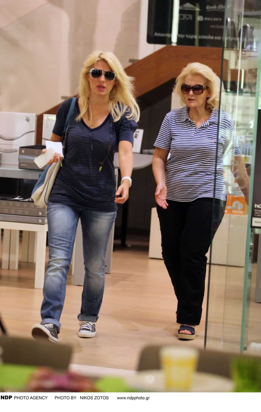 Φωτιά στην Κάρυστο: Συγκλονιστικές στιγμές για την Ελένη Μενεγάκη, τη μητέρα και το σπίτι της