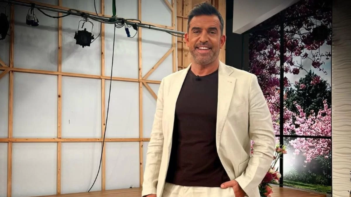 «Στο ίδιο τραπέζι, σε καθημερινή εκπομπή, μου έδειχνε on air το εφηβαίο της» - Ο Στέφανος Κωνσταντινίδης ξεμπροστιάζει συνάδελφό του