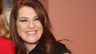 Η σοκαριστική αλλαγή στο σώμα της Κατερίνας Ζαρίφη - Ποζάρει με στενό παντελόνι και πολλά κιλά μείον