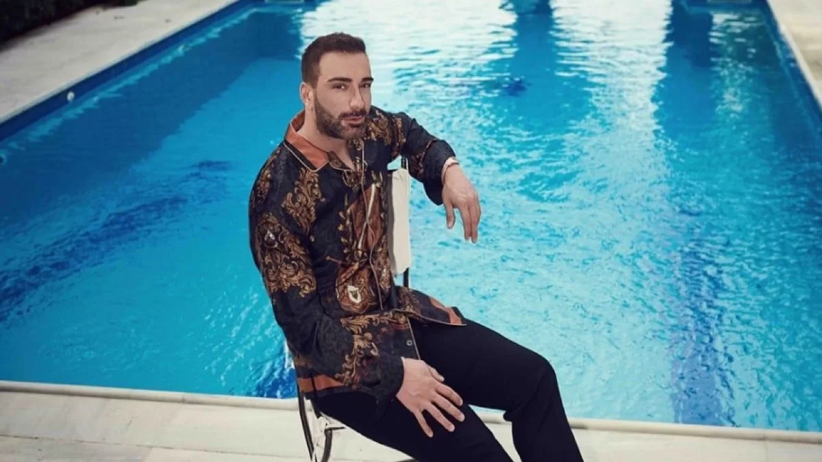 Έχει πισίνα, γυμναστήριο, σολάριουμ, σάουνα, μαρμάρινο τζάκι και πολλά σαλόνια - Φωτογραφίες & βίντεο από την βίλα του Νίκου Κοκλώνη στη Βούλα