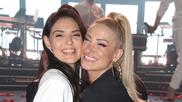 "Μάχη" στο Tik Tok για τα βίντεο Ιωάννας Τούνη & Βρισηίδας Ανδριώτου που μιλάνε για τις φίλες φίδια