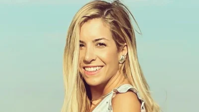 Στην Μύκονο με κόκκινο φλογερό κραγιόν - Διακοπές με γνωστό δημοσιογράφο η Μαρία Αναστασοπούλου