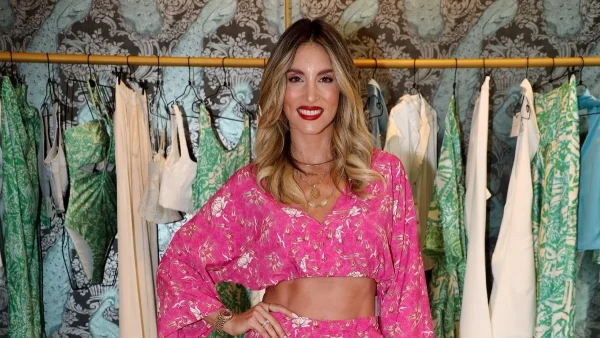 Τα 3 βήματα-κλειδί για να πετύχεις το τέλειο sun-kissed beauty look της Αθηνάς Οικονομάκου