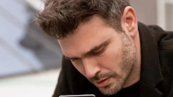 Προκάλεσε αναστάτωση με την ημίγυμνη φωτογραφία του ο Μιχάλης Λεβεντογιάννης - Χωρίς μπλούζα σε μοναδική θέα