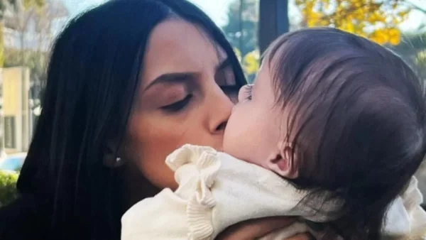 ''Λιώνει'' για την μοναχοκόρη της η Άννα Μπεζάν - Η τρυφερή φωτογραφία με τη μικρή Χριστίνα
