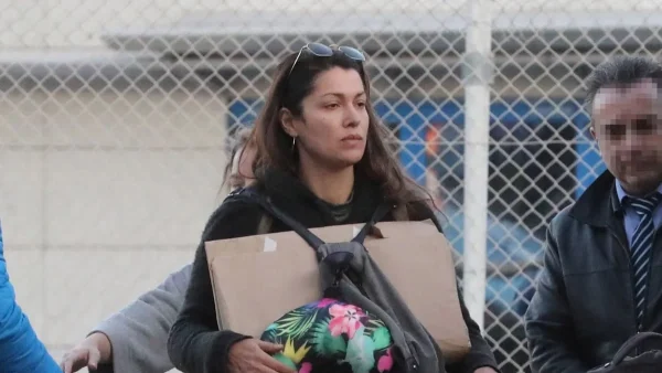 «Άραγε οι κύριοι στην εφορία περιμένουν να πληρώσουμε τους φόρους μας;» - Χείμαρρος η Κλέλια Ρένεση για τις πυρκαγιές