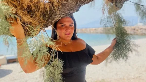 «Άνθρωποι υπέφεραν, κάηκαν κι εμείς κοιτούσαμε αν έχουν λευκό δέρμα ή μαύρο» - Η μακροσκελής ανάρτηση της Δανάης Μπάρκα για τις φωτιές