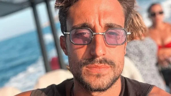 «Ναι, μη λείψει η φωτογραφία με το να προσεύχεται κάποιος στις διακοπές του» - Η αποστομωτική απάντηση του Σάκη Κατσούλη στο πικρόχολο σχόλιο που δέχθηκε