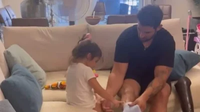 «Προσπάθησε να με κάνει καλά» - Ρίγη συγκίνησης με την συζήτηση που είχε ο Ετεοκλής Παύλου και την κόρη του για το πρόσθετο πόδι