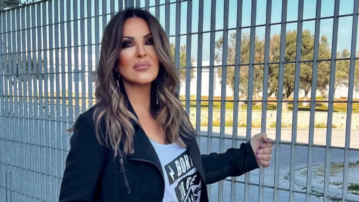 Σοκάρουν οι αναλογίες της Ναταλίας Γερμανού με μαγιό - Η υποβρύχια λήψη της σε πισίνα (Βίντεο)