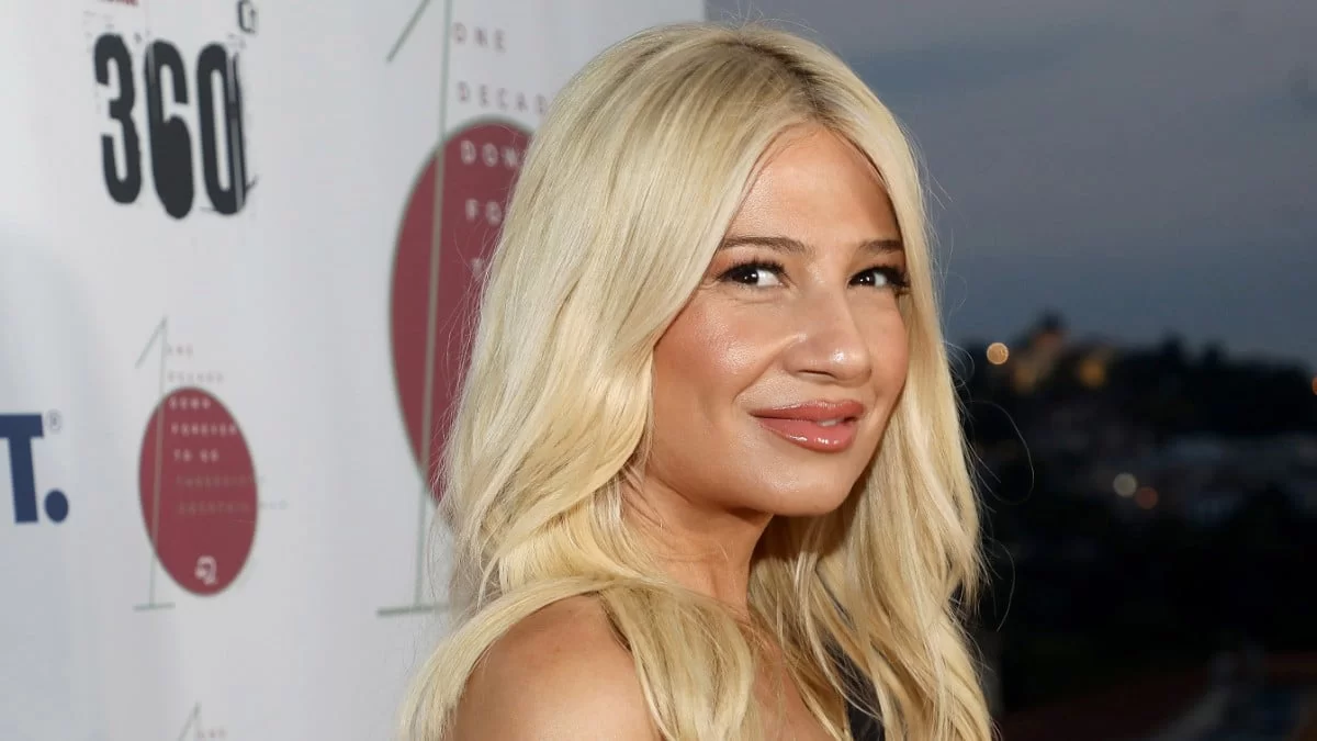 Μονοκατοικία με καταπράσινο κήπο και κούνιες να παίζουν τα παιδιά - Φωτογραφίες από το πατρικό σπίτι της Φαίης Σκορδά στο Κιλκις