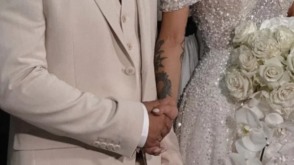 Παντρεύτηκε τον αγαπημένο της στην παραλία πρώην διαγωνιζόμενη του GNTM - Οι φωτογραφίες από την εντυπωσιακή τελετή