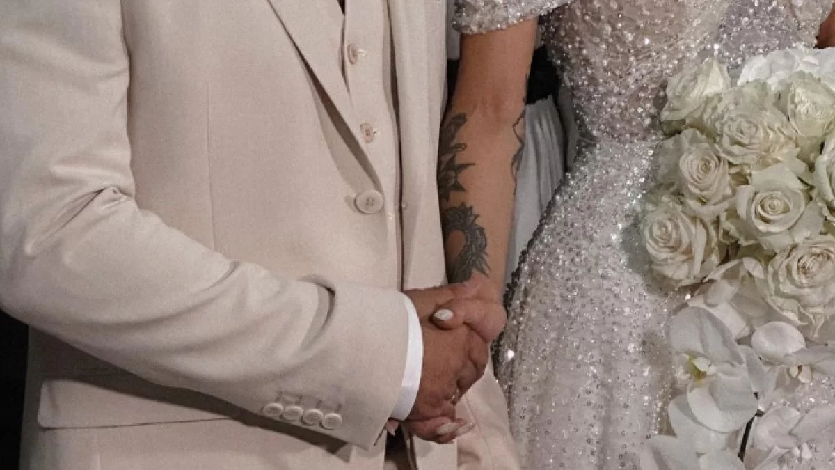 Παντρεύτηκε τον αγαπημένο της στην παραλία πρώην διαγωνιζόμενη του GNTM - Οι φωτογραφίες από την εντυπωσιακή τελετή