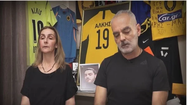 Δολοφονία Άλκη Καμπανού: «Διπλώθηκα κάτω από τον πόνο...» - Τραγικές φιγούρες οι γονείς του