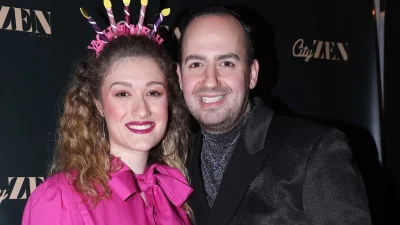 Η Ιλάειρα φόρεσε ξανά νυφικό για την επέτειο γάμου της με τον Μαυρίκιο - Το πάρτι στο σπίτι τους με μπουφέ δίπλα από την πισίνα