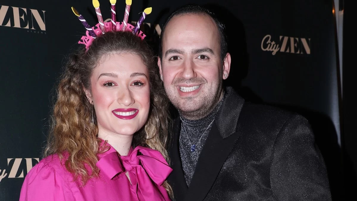 Η Ιλάειρα φόρεσε ξανά νυφικό για την επέτειο γάμου της με τον Μαυρίκιο - Το πάρτι στο σπίτι τους με μπουφέ δίπλα από την πισίνα