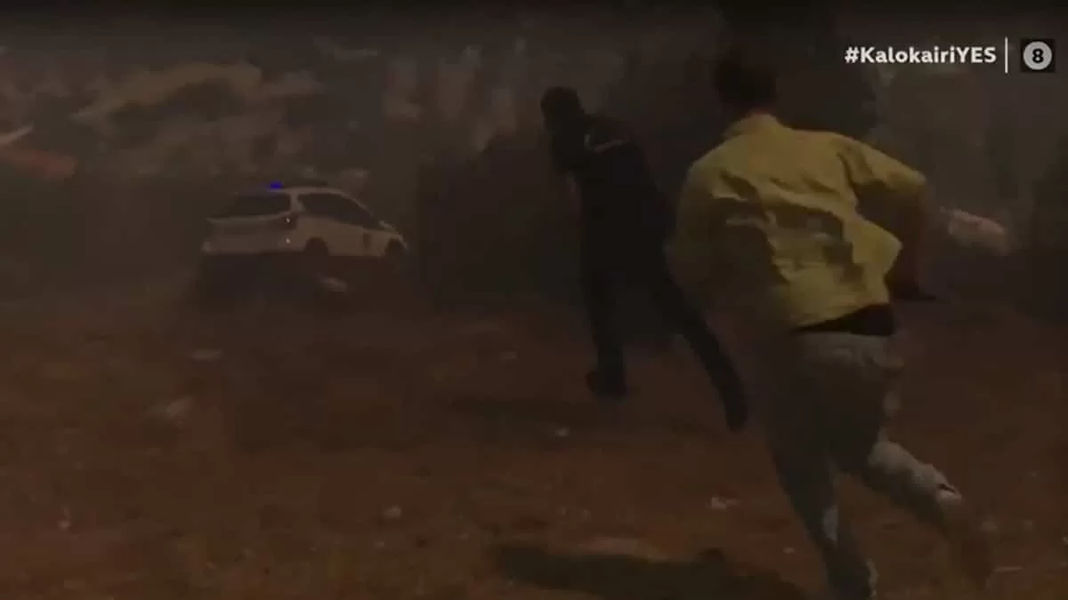 «Φύγετε παιδιά, Χριστός και Παναγία! Τι ψυχραιμία;» - Σε κατάσταση πανικού η Μαριάντα Πιερίδη με την φωτιά που πλησίαζε το συνεργείο του OPEN