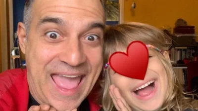 Στιγμές ευτυχίας για τον Κατσούλη και τα παιδιά του - Έφτιαχνε πυργάκια στην άμμο με την Αέλια και τον Αρίωνα