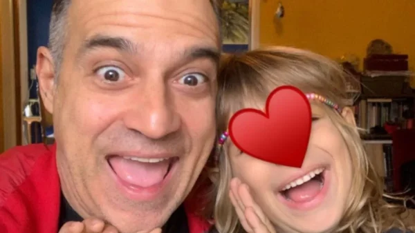 Στιγμές ευτυχίας για τον Κατσούλη και τα παιδιά του - Έφτιαχνε πυργάκια στην άμμο με την Αέλια και τον Αρίωνα