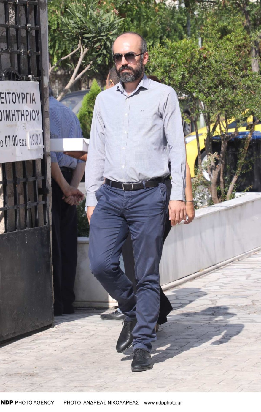 κηδεία Λιζέτας Νικολάου γιος