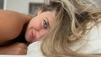 Κολυμπούσε σχεδόν γυμνή στη Λίμνη Δόξα - Η ανάρτηση της Κλέλιας Ανδριολάτου που κάνει τον γύρο του διαδικτύου