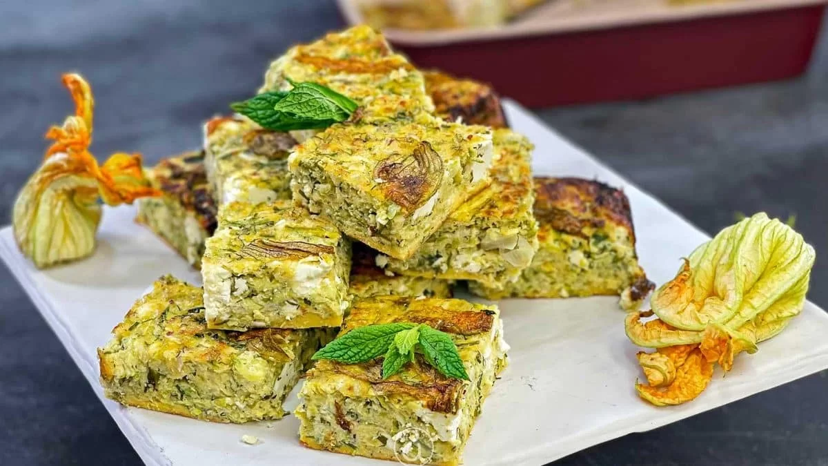 Τρώγεται ζεστή και παγωμένη -  Εγγυημένη συνταγή για κολοκυθόπιτα χωρίς φύλλο με λίγα υλικά