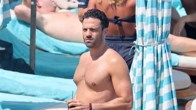 Πανηγύριζε σε γνωστή παραλία της Μυκόνου - Αποκλειστικές φωτογραφίες από τις βόλτες του Κωνσταντίνου Αργυρού με το τζετ σκι & ιδιαίτερη παρέα