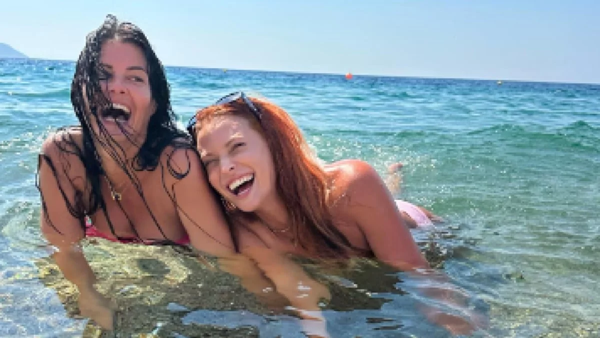 Αδυνατισμένες με άλλο αέρα στη Χαλκιδική - Οι βουτιές της Σίσσυς Χρηστίδου με την Μαρία Κορινθίου στη θάλασσα